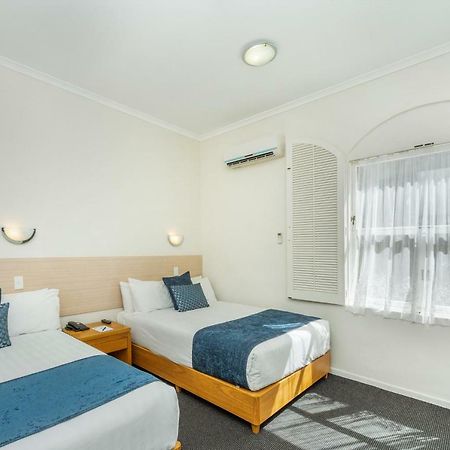 Ramada By Wyndham, Hamilton City Center Exterior foto